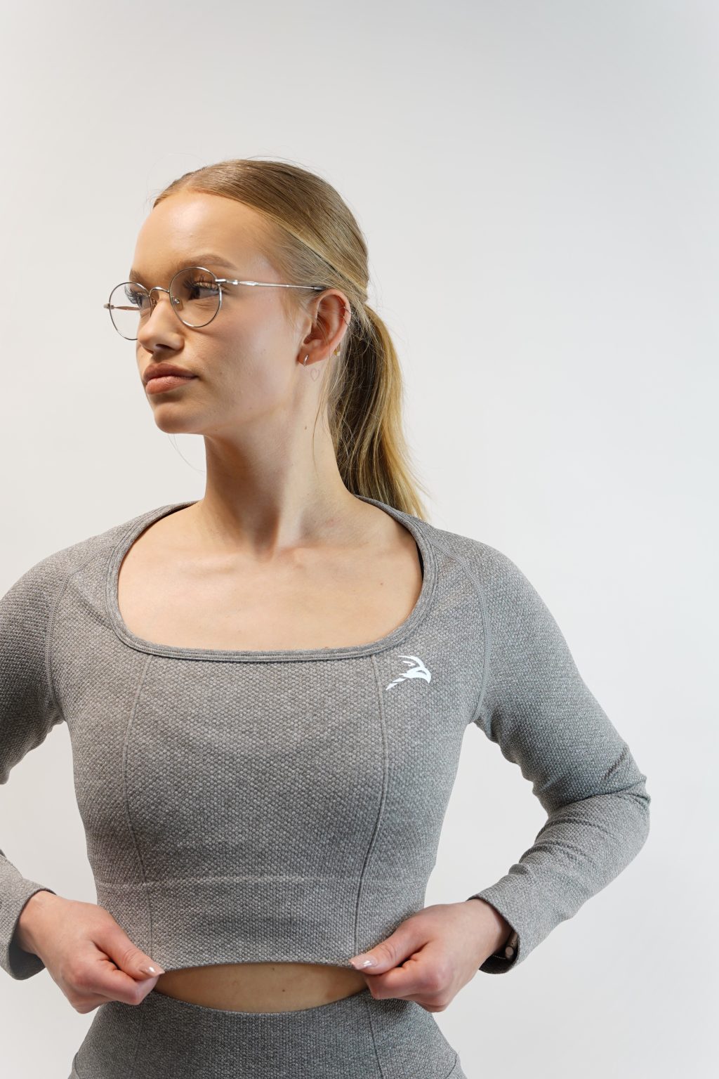 Essential Croptop Longsleeve - Grey - Image 2