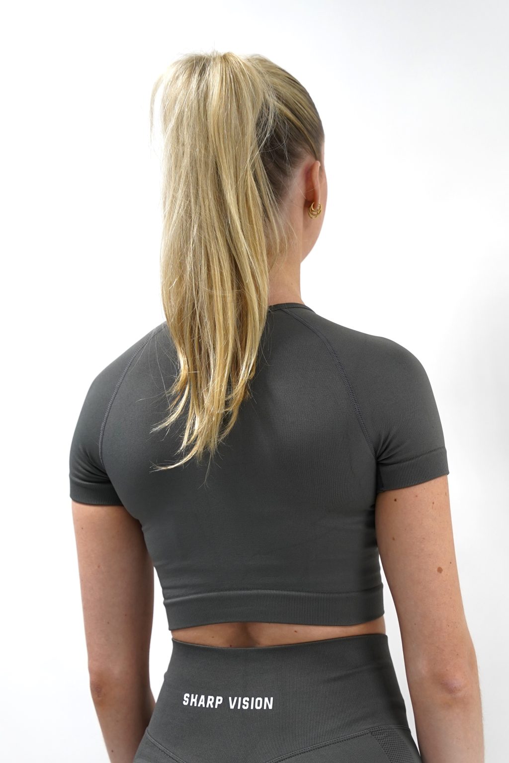 Elevate Croptop - Dark Grey - Image 2