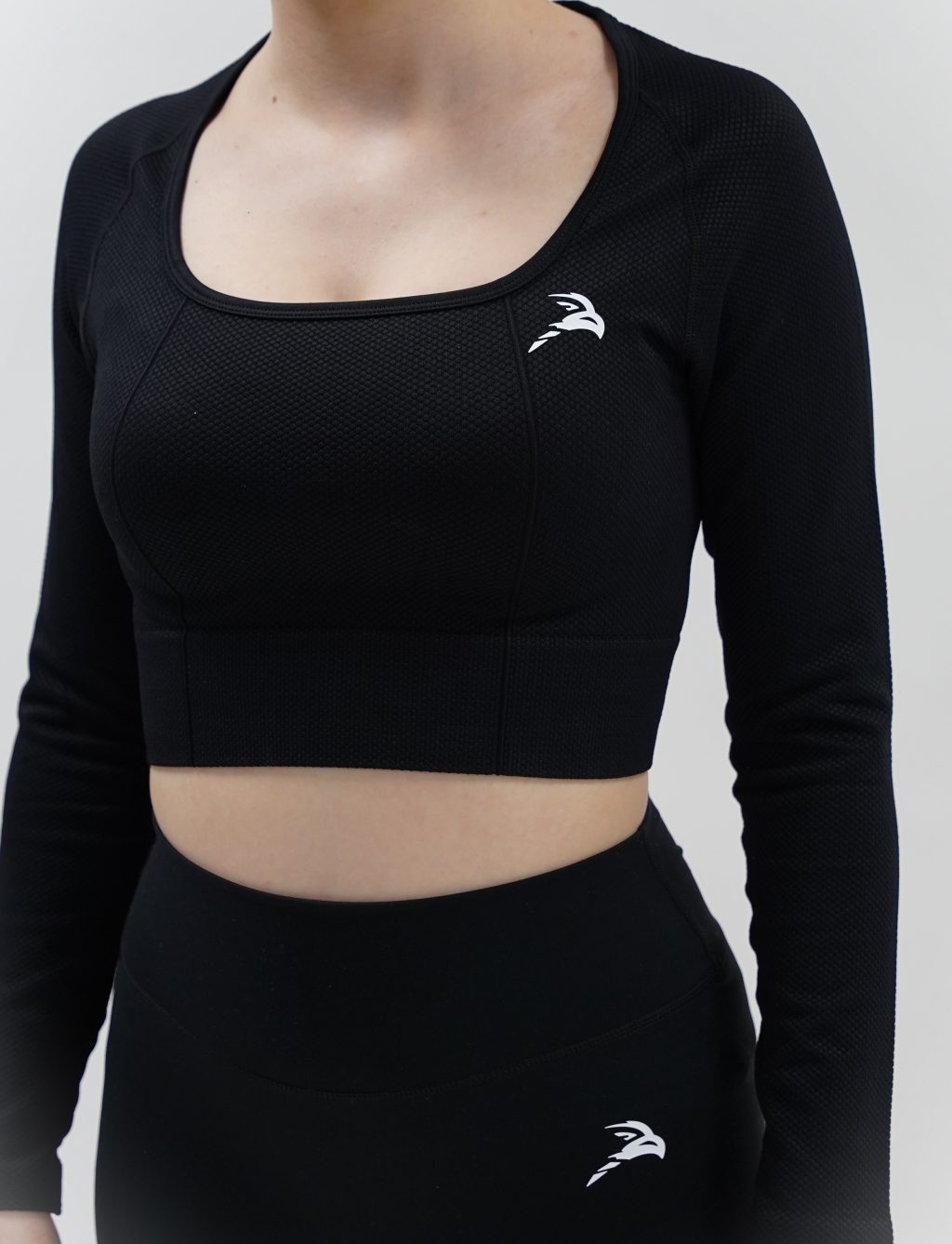 Essential Croptop Longsleeve – Black