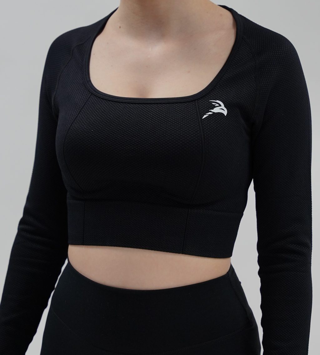 Essential Croptop Longsleeve – Black - Image 4